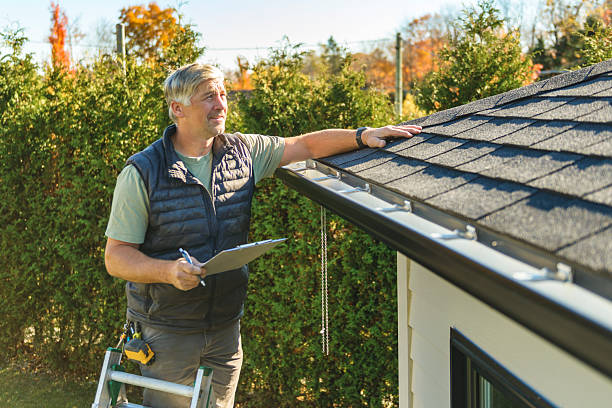 Professional Metal Roofing technician working in Cromwell, IA